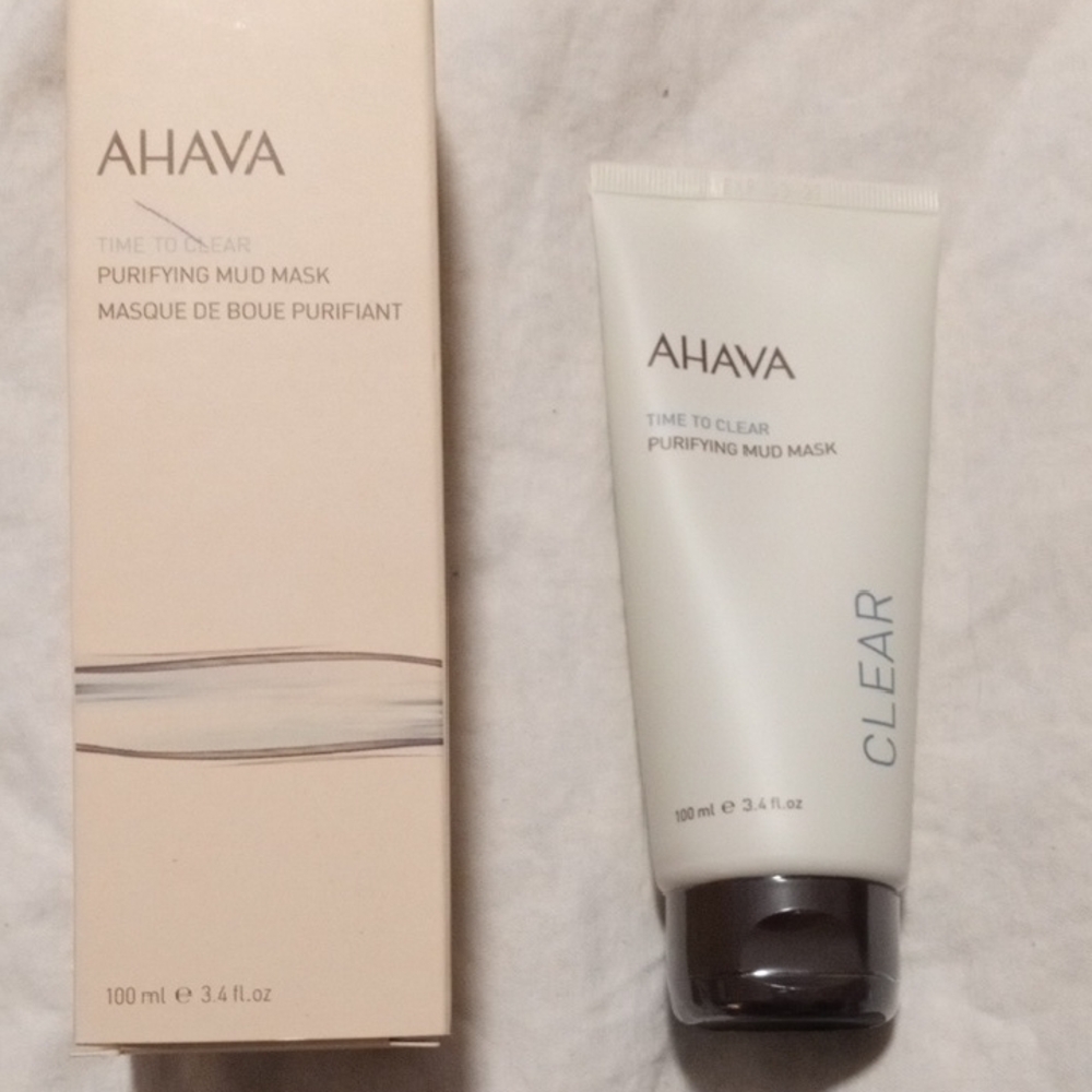 AHAVA White Mask with Clean Minimalist Design